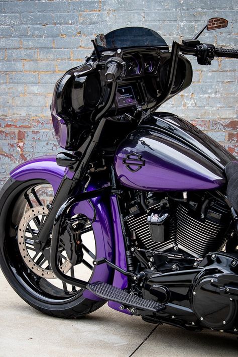 Street Glide Paint Ideas, Custom Motorcycle Paint Jobs For Women, Harley Davidson Paint Jobs, Custom Harley Paint Jobs, Motorcycle Paint Jobs Color Schemes, Harley Paint Jobs, Street Glide Custom, Hd Street Glide, Custom Street Glide