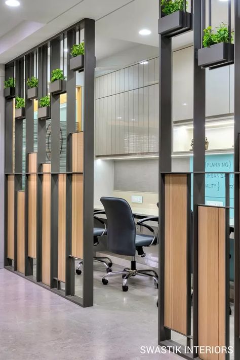 Partition Wall Office Design, Dinning Partition Ideas, Modern Contemporary Office Design, Office Partioning Ideas, Office Partition Design Wooden, Partition Office Design, Partition Design Office, Interior Partition Design, Office Partition Ideas