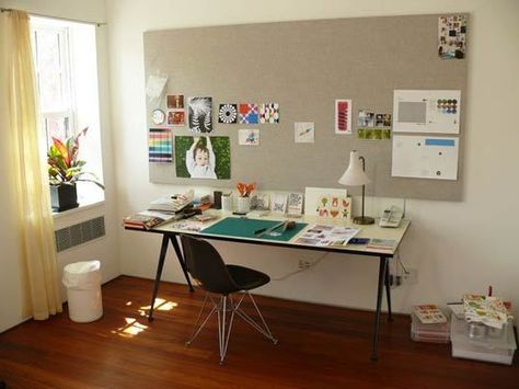 Floor color.  And I like the room, too. Diy Bulletin Board, Preschool Room, Diy Office Decor, Condo Decor, Studio Office, Bedroom Desk, Work Spaces, Craft Room Office, Classroom Design