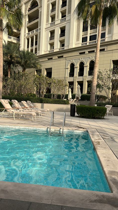 Versace Hotel Dubai, Hotel Pool Aesthetic, Dubai Pool, Palazzo Versace Dubai, Versace Hotel, Zepeto Preppy, Bvlgari Hotel, Palazzo Versace, Versace Mansion