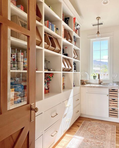 Lucy | Home Design Inspo/Info on Instagram: “They say that design is all about the details; and I wholeheartedly agree. But it is also the details that can drive you nuts. In this…” Walk In Pantry With Countertop Cabinets, Pantry With Window Walk In, Open Walk In Pantry, Walk In Food Pantry, Walk In Pantry With Island, Walk In Pantry With Window, Pantry With Window, Walk In Pantry With Countertop, Walk In Pantry With Appliance Counter