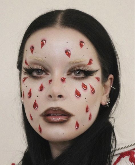 Bleached Eyebrows Red Lips, Bleach Eyebrow, Best Eyebrows, Unconventional Makeup, Bleached Eyebrows, Makeup Inspired, Best Eyebrow Products, Halloween Inspo, Editorial Makeup