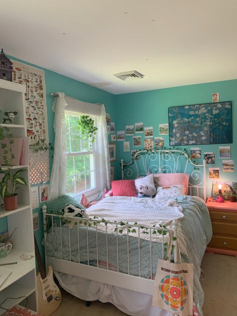 Teddy Duncan Bedroom, H20 Room Decor, Room Ideas Aesthetic Teal Walls, Aesthetic Teal Room, H2o Just Add Water Bedroom, Aquamarine Room Ideas Bedrooms, H20 Bedroom Aesthetic, H2o Bedroom Aesthetic, Colorful Cottagecore Bedroom