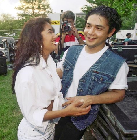 Before her untimely passing in 1995, Selena Quintanilla-Perez was married to the guitarist in her band Chris Perez, who she dated from 1990 to 1992, later eloping in 1992 at a courthouse in Texas. Chris says he still considers Selena his to be his wife to this day. She was murdered only three days prior to their third wedding anniversary at the age of 23. Selena Quintanilla Costume, Selena And Chris Perez, Chris Perez, Selena Quintanilla Outfits, Selena Quintanilla Fashion, Selena Pictures, Selena Q, Tejano Music, Selena Quintanilla Perez