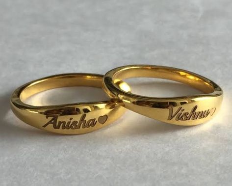 Engagement Rings For Couple In Gold, Engagement Rings Couple Name, Engagement Rings With Letters, Couple Initial Rings Gold, Wedding Ring Name Design, Gold Ring Name Design, Couple Finger Rings Gold, Couple Ring Design With Name, Couple Ring For Engagement