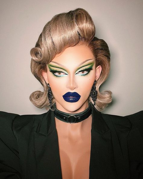 Krystal Versace Makeup, Drag Show Makeup, Green Drag Makeup, Krystal Versace, Drag Aesthetic, Weird Makeup, Retro Makeup Looks, Parts Work, Best Drag Queens