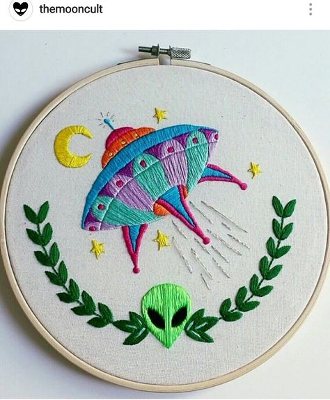 Alien embroidery! Patch Inspiration, Custom Jean, Pola Sulam, Learn Embroidery, 자수 디자인, Sewing Embroidery Designs, Hand Embroidery Stitches, Embroidery Hoop Art, Embroidery Craft