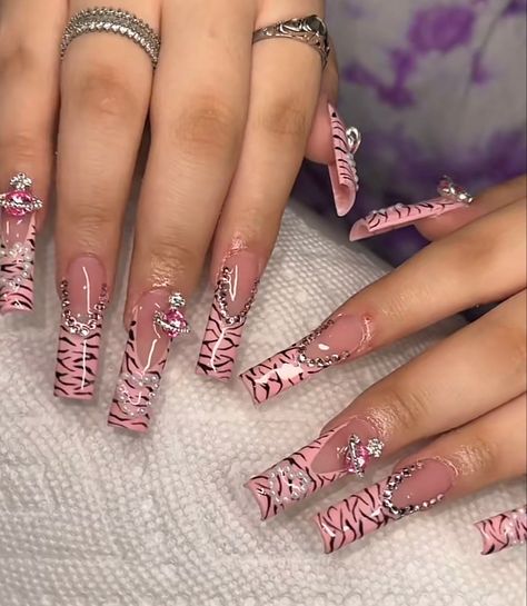 Square Acrylic Nails Bling, Acrylic Nails Bling, Acrylic Nails Long, Nails Long Square, Nails Bling, Punk Nails, Cute Acrylic Nail Designs, Pretty Gel Nails, Really Cute Nails