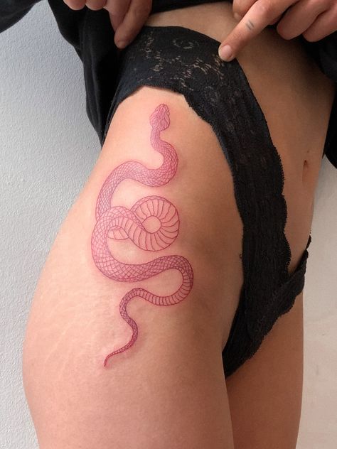 Small Back Tattoos, Hip Tattoos Women, Bff Tattoos, Red Ink Tattoos, Badass Tattoos, Dainty Tattoos, Hot Tattoos, Snake Tattoo, Elegant Tattoos