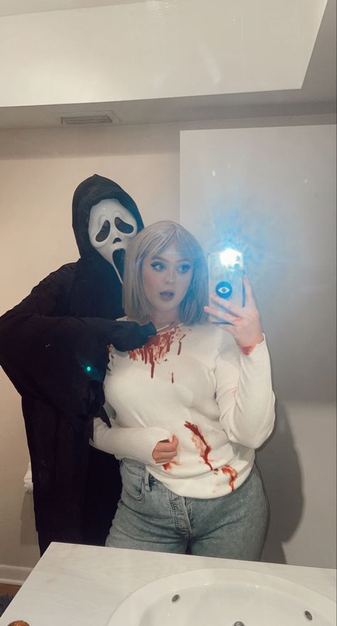 scream halloween costume couple ideas casey becker Casey Becker And Ghostface Costume, Casey Becker Makeup, Slasher Couple Costume, Ghostface And Casey Costume, Scream Halloween Costume Couple, Scream Couples Costume, Casey Becker Costume, Horror Movie Couples Costumes, Scream Couple Costume