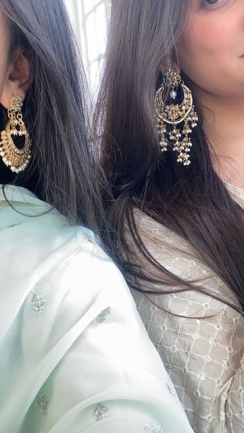 Desi Picture Ideas, Desi Poses For Pictures Instagram, Indian Aesthetic Pictures, Desi Photography, Desi Poses, Eid Photoshoot Ideas, Eid Pics, Eid Looks, Desi Vibes