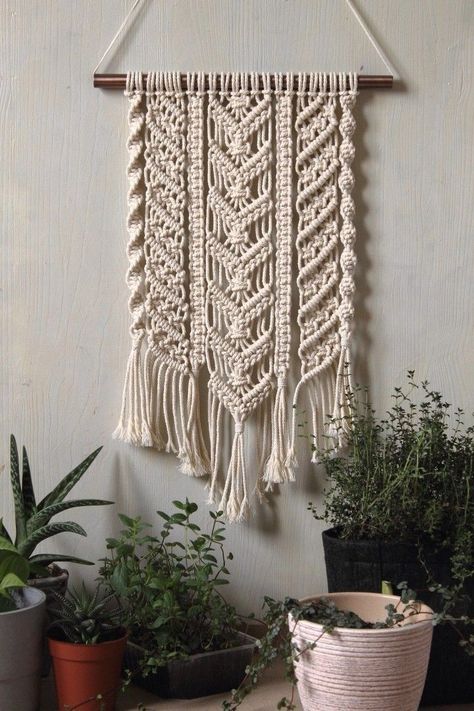 Simpul Makrame, Pola Macrame, Macrame Wall Hanging Tutorial, Macrame Wall Hanger, Crochet Wall Art, Macrame Mandala, Macrame Knots Tutorial, Macrame Supplies, Macrame Knots Pattern