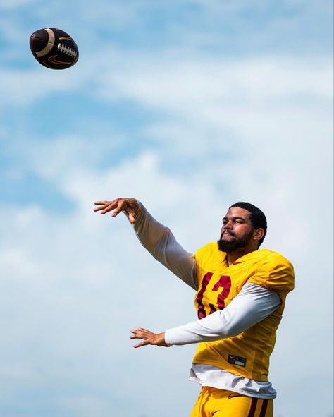 Qb Drip, Football Photoshoot, Gridiron Gang, Caleb Williams, Football Drip, Football Pics, Houston Cougars, Usc Trojans, Football Art