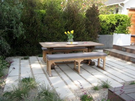 concrete or stone transitions Pea Gravel Patio, Amber Interiors Design, Cement Patio, Concrete Patios, Gravel Patio, Outdoor Patio Table, Flagstone Patio, Cozy Backyard, Beautiful Patios