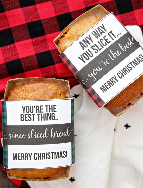 Christmas Bread Wrappers - use these cute printable wrappers to make your bread extra special. via www.thirtyhandmadedays.com #christmasgiftideas #printable #breadwrappers #giftideas Holiday Baking Gifts, Bread Gifts, Practical Christmas Gift, Christmas Bread, Christmas Neighbor, Neighbor Christmas Gifts, Gifts Mom, Cheap Christmas, Baking Gifts