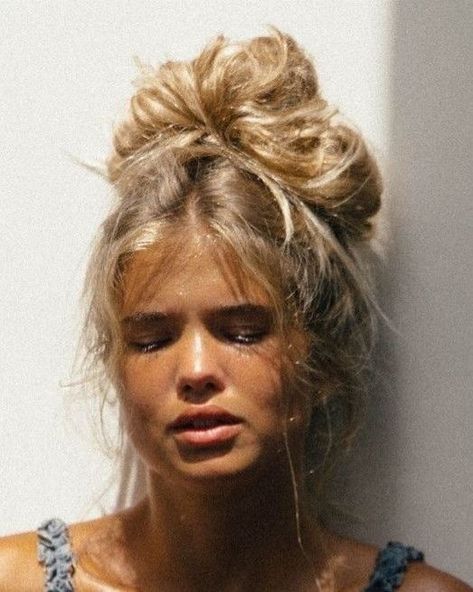 Summer Hairstyles Medium Length, Messy Hair Hairstyles, Messy Pixie Hairstyles, Messy Hair Ideas, Style Vision Board, Vision Board Fashion, Aesthetic Vintage Photography, 2025 Hairstyles, Country Hair