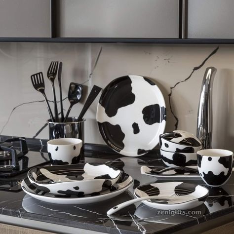 Cow Print Pottery, Cow Things, Kitchen Plates, Cow Kitchen Decor, Cow Stuff, Cow House, Cow Kitchen, Kitchen Plate, Cow Decor