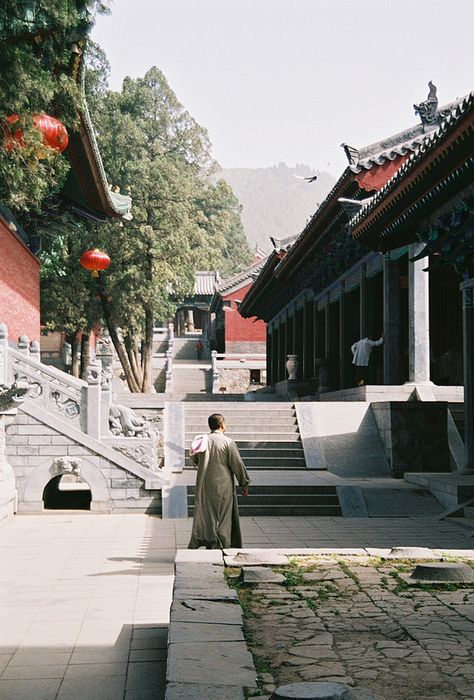 Tempel Shaolin Shaolin Temple, Shaolin Monks, Chinese Temple, Shaolin Kung Fu, Temple Photography, Chinese Martial Arts, Asian Architecture, Chinese Architecture, China Travel