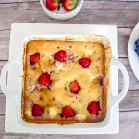 Strawberry Cream Cheese Cobbler - Divalicious Recipes Keto Strawberry Cream Cheese, Low Carb Gluten Free Desserts, Cream Cheese Cobbler, Recipe With Strawberries, Strawberry Cream Cheese Cobbler, Strawberry Recipes Easy, Postres Keto, Strawberry Cobbler, Gluten Free Dessert