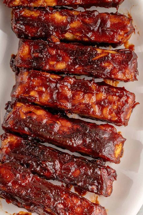 This Barbecue Tempeh is easily one of our favorite ways to prepare tempeh! It's smoky, sweet, tangy and most importantly, just 3-ingredients! #tempeh #veganbarbecue #3ingredient #veganrecipe #sweetsimplevegan Barbecue Tempeh, Tempeh Recipes Vegan, Vegan Barbeque, Bbq Tempeh, Food Wellness, Tempeh Recipe, Vegan Barbecue, Weekly Recipes, Bbq Salads