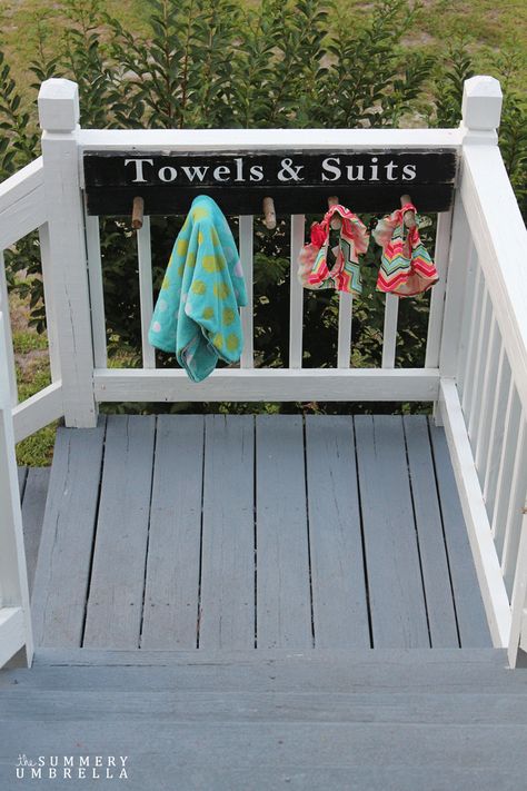 Sick and tired of wet suits and towels laying on the floor? Create this perfect little beach towel and bathing suit rack that help eliminate this problem! Pool Towel Storage, Towel Storage Ideas, Beach Towel Storage, Diy Bathing Suit, Beach Towel Rack, Trendy Beach Towel, Towel Rack Pool, Pool Storage, Backyard Storage