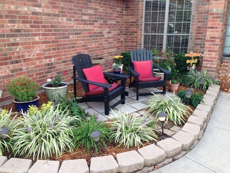 50 STUNNING OUTDOOR SEATING IDEAS FOR YOUR RELAXING SPACE - Page 20 of 46 Farmhouse Landscaping Front Yard, Front Porch Seating, Garden Sitting Areas, Diy Patio Pavers, Front Yard Patio, Front Yard Decor, Garden Seating Area, Front Garden Landscape, Seating Ideas