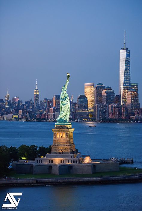 https://flic.kr/p/AbxE1u | Freedom | Lower Manhattan & Liberty Statue, New York Facebook / Google+ / Instagram Traveling The World Aesthetic, Trips Aesthetic, The World Aesthetic, تمثال الحرية, Aesthetic Traveling, Picture Travel, Liberty Statue, World Trade Center Nyc, Freedom Tower