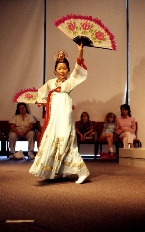 Keum Hee Bae performs a Korean fan dance (1985). | Florida Memory Korean Folk Dance, Fan Dancing, Korean Traditional Clothing, Korea South, Korean Things, Korean Dance, Fan Dance, Folding Hand Fan, Dance Like No One Is Watching