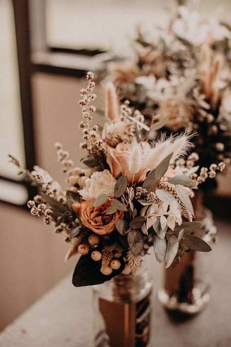 Boho Wedding Flowers Bridesmaids, Wedding Flowers With Lillies, Cross Alter With Flowers, Western Style Wedding Decorations, Boho Rustic Wedding Flowers, Wedding Flowers Native, Dried Wedding Centerpieces, Centerpieces Wedding Western, Wedding Nails Terracotta