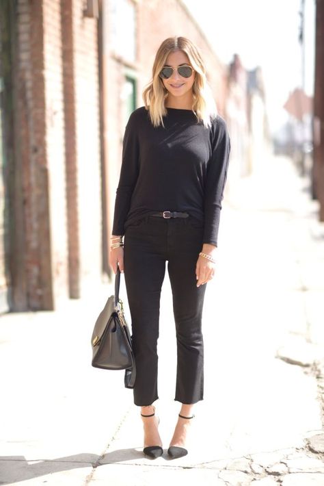 How to Wear an All-Black Outfit - Cupcakes Kick Flare Jeans Outfit, Cropped Flare Jeans Outfit, Cropped Pants Outfit, Cropped Jeans Outfit, Flare Jeans Outfit, Crop Flare Jeans, Cropped Flare Pants, Crop Flare, Kick Flare Jeans