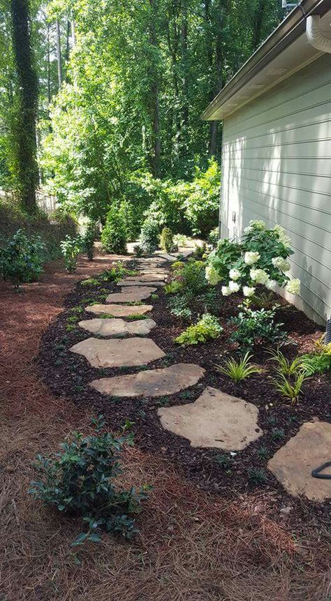 Side Yard Landscaping, Pathway Landscaping, Stone Path, The Secret Garden, Home Landscaping, Garden Yard Ideas, Front Yard Garden, Side Yard, House Landscape