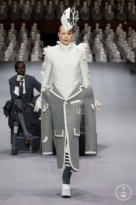 Thom Browne FW23 couture #54 - Tagwalk: The Fashion Search Engine Sculptural Fashion, Collection Couture, Winter 2023, Mens Accessories Fashion, Thom Browne, The Fashion, Paris Fashion Week, Search Engine, Brownies