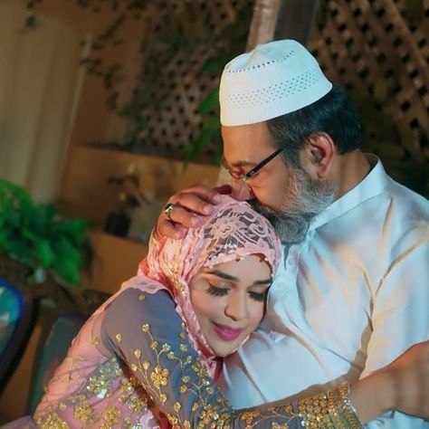 Ramzan Dpz, Muslim Dp, Mother Son Pictures, Mother Daughter Photography Poses, Eisha Singh, Son Pictures, Father Daughter Photos, Father Daughter Photography, Zara Looks