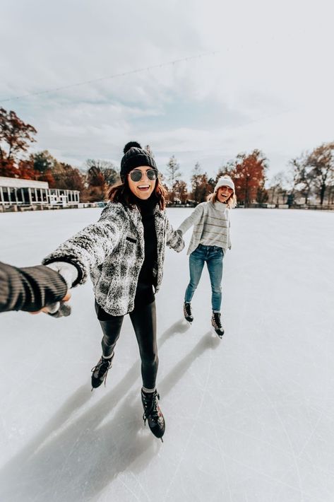 Ice Skating Photo Ideas, Ice Skating Photoshoot, Cute Ice Skating Outfit, Ice Skating Photos, Skate Wallpaper, Ice Skating Date, Ice Skating Photography, Skating Date, Ice Skating Pictures