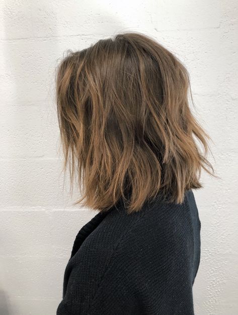 Textured Lob ✂️ Hair by @tonyiijoseph • • #LivedInWaves #BeachWaves #Texture #ShortHair #Waves #SexyHair #Model #Beauty #Fashion #Chic #Photography #ManeAddicts #BehindTheChair #BobHaircut #DryCutting #Layers #Movement #Lob Medium Length Textured Haircut For Thick Hair, Textured Lob Straight, Messy Lob Haircut, Shaggy Lob With Bangs, Messy Lob, Lob Hair, Layered Thick Hair, Chic Photography, Lob With Bangs