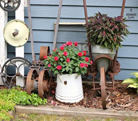 Decorating With Enamelware Inside & Out Funnel Planter, Saw Horses, Horses Farm, Junk Garden, Creative Garden Decor, Garden Backdrops, Garden Tool Organization, Garden Container, Garden Tags