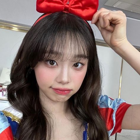 Chuu icon pfp cute Chuu Selcas, Chuu Loona, Snow White And The Seven Dwarfs, Pop Photos, January 3, Odd Eyes, Girl Icons, Instagram Update, Kpop Idol