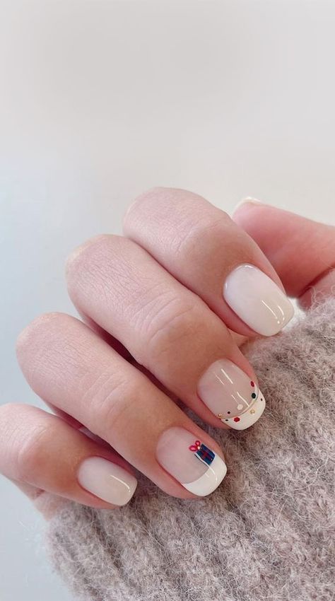 White French Manicure Designs, Colour French Nails, Christmas French Tip, Nails Round, Nails French Tip, Nails Holiday, Nails Chrome, Nails Fun, Nails Matte