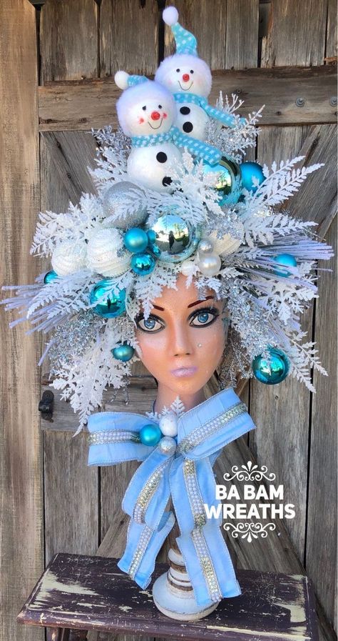 Centerpiece Christmas Decor, Ba Bam Wreaths, Mannequin Decor, Christmas Contests, Styrofoam Head, Decoration Vitrine, Centerpiece Christmas, Snowman Decor, Mannequin Art