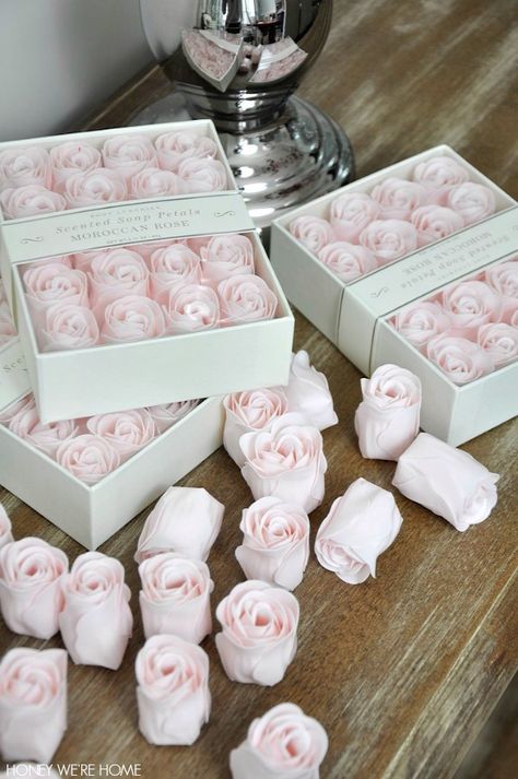 Handmade Soap Packaging, Soap Roses, Couleur Rose Pastel, Rose Ball, Soap Flowers, Valentine's Day Crafts, Valentine Candles, Cupcake Soap, Soap Craft