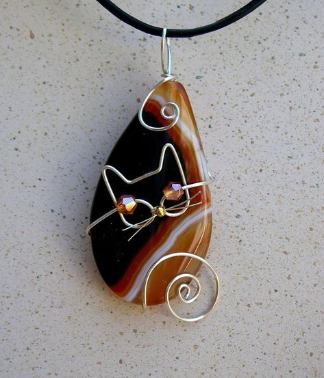 Drátěná Socha, Wire Cat, Wire Jewelry Patterns, Wire Wrapped Stone Jewelry, Wire Jewelery, Wire Wrap Jewelry Designs, Wire Wrapped Jewelry Diy, Wire Wrapped Jewelry Tutorials, Agate Pendant Necklace