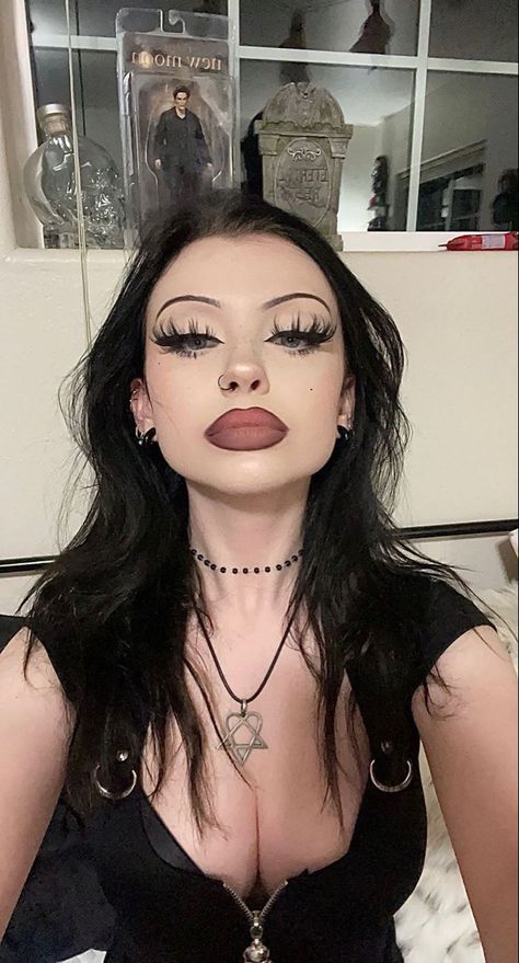 Maquillage Goth, Dark Makeup Looks, Maquillage On Fleek, Punk Makeup, Alt Makeup, Pretty Makeup Looks, Swag Makeup, Smink Inspiration, Alternative Makeup