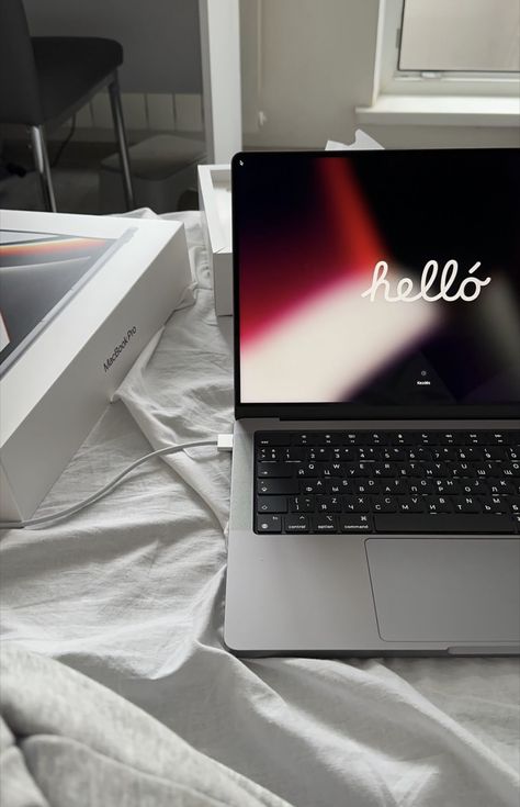 Apple Laptop Aesthetic, Macbook Unboxing, Programming Aesthetic, Macbook New, Aesthetic Technology, Apple Packaging, Macbook Aesthetic, Apple Laptop Macbook, Laptop Aesthetic