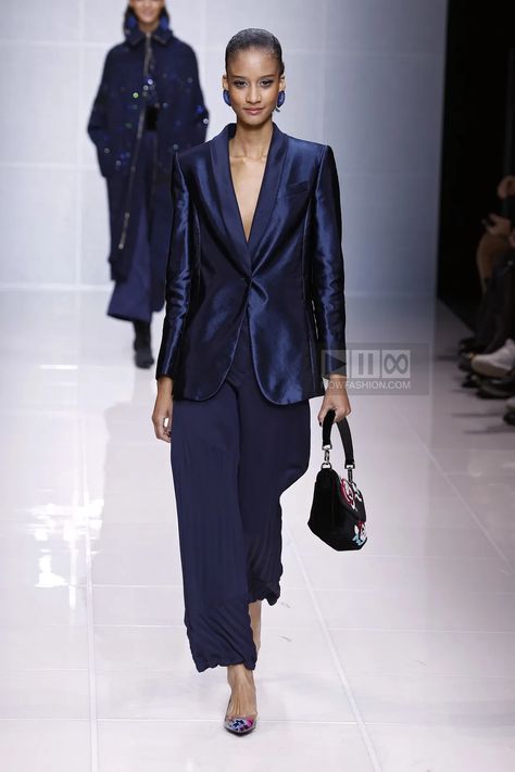 Giorgio Armani Ready To Wear Fall Winter 2024 Milan – NOWFASHION Armani Prive, Fall Winter 2024, Winter 2024, Elegant Outfit, Milan Fashion Week, Dress Codes, Giorgio Armani, Timeless Fashion, Milan