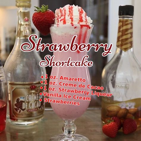 Mixed Drinks Alcohol Recipes, Whipped Cream Strawberry, Vanilla Cocktail, Healthy Strawberry Shortcake, Strawberry Liqueur, Yummy Cocktails, Alcohol Beverages, Bacardi Rum, Mixed Drinks Alcohol