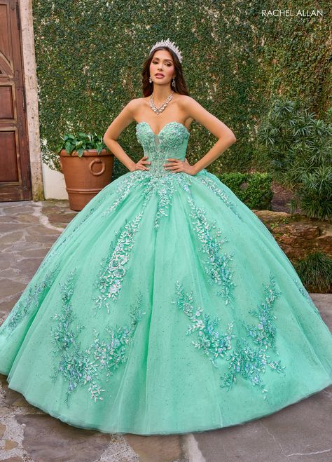 Dama Dresses Quinceanera, Dream Quinceanera, 1500 Dresses, Quinceanera Gowns, Strapless Corset Dress, Mexican Quinceanera Dresses, Quinceañera Ideas, Tulle Cape, Dama Dresses