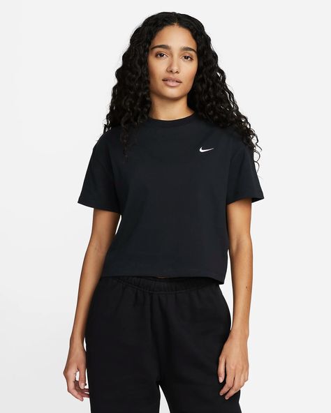 Nike Solo Swoosh Women's T-Shirt. Nike.com Jordan 1 Mid Women, Air Max 270 Women, Nike T Shirts, Womens Workout Shoes, Shirts Nike, Lululemon Outfits, Nike T, Womens Nike, Women Lifestyle