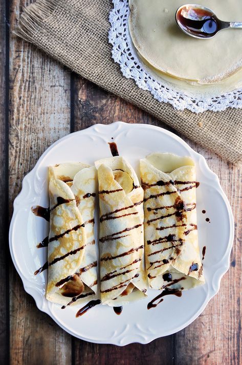 Simple Crepes with Peanut Butter and Banana https://www.streetsmartkitchen.com/simple-crepes/ Bob Evans Recipes, Vanilla Cream Sauce, Basic Crepes, Banana Crepes, Cream Cheese Sauce, Easy Crepe Recipe, Crepes Filling, Crepes Recipe, Crepe Recipe