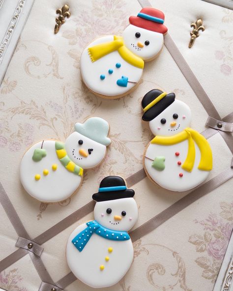 snow man Snow Man Sugar Cookie, Snow Man Cookies, Christmas Icing Cookies, Winter Sugar Cookies, Christmas Icing, Flower Sugar Cookies, Christmas Themed Cake, Snowman Cookies, Man Cookies