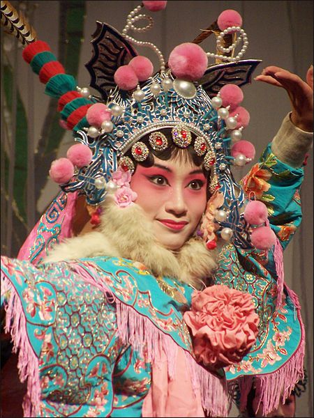 Strange Outfits, Chinese Headdress, Character Designing, Peking Opera, Beijing Opera, Chinese Opera, Nose Drawing, Modern Portraits, Beautiful Costumes